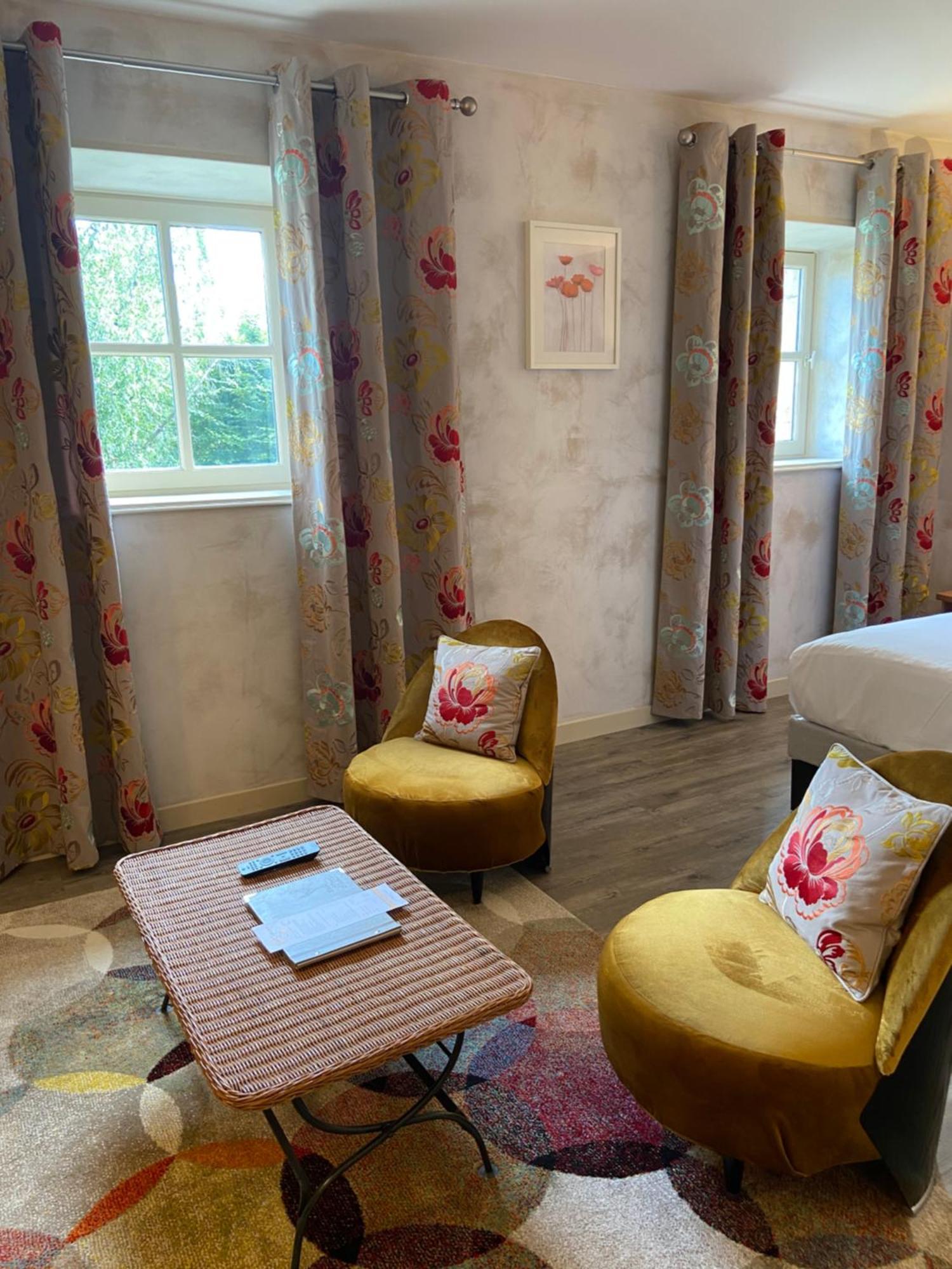 Demeures Et Chateaux L'Abbaye Caladoise - Anciennement Hostellerie Ferme Du Poulet Villefranche-sur-Saône Rum bild