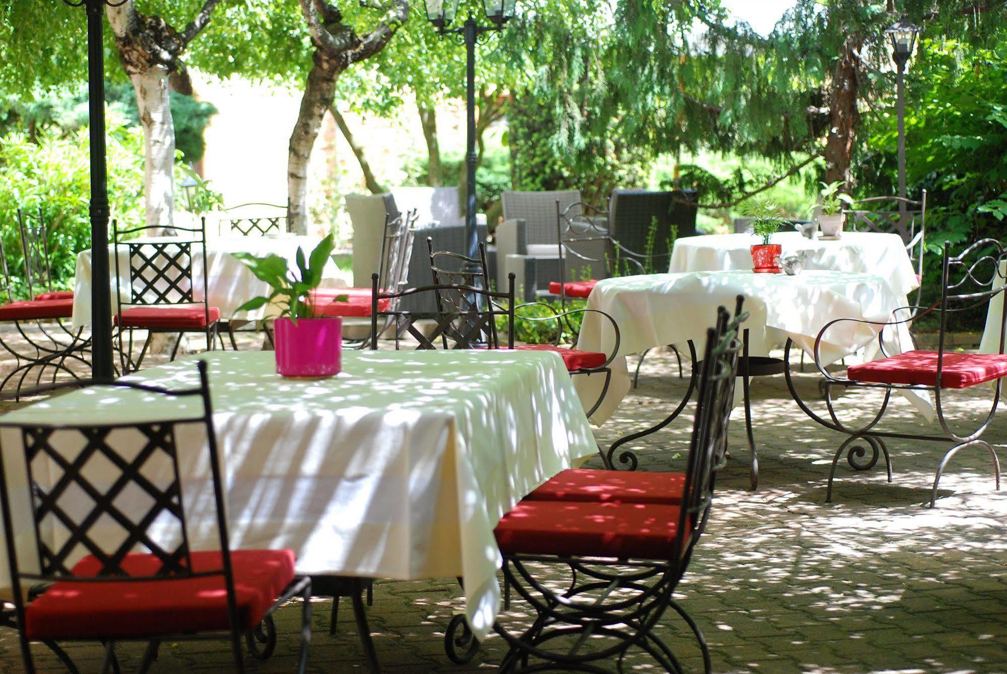 Demeures Et Chateaux L'Abbaye Caladoise - Anciennement Hostellerie Ferme Du Poulet Villefranche-sur-Saône Exteriör bild